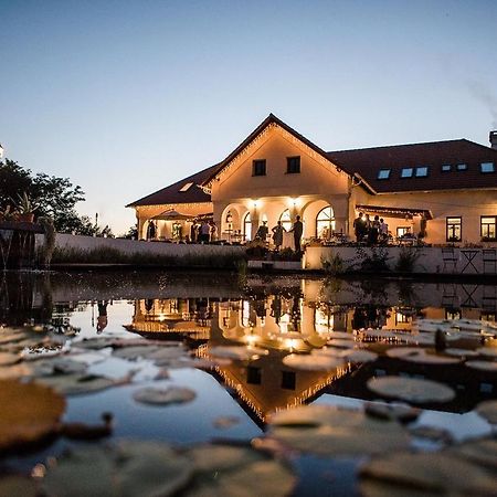 Hotel Deak Udvarhaz Kakucs Exterior foto