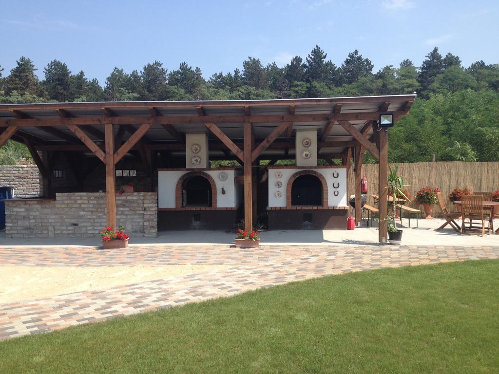 Hotel Deak Udvarhaz Kakucs Exterior foto