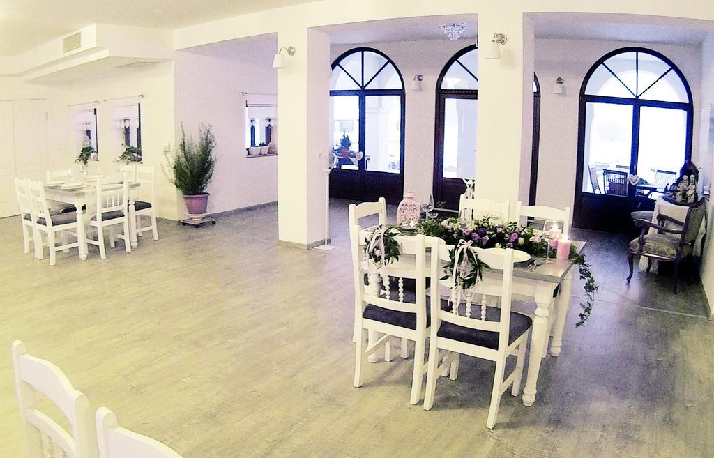 Hotel Deak Udvarhaz Kakucs Exterior foto