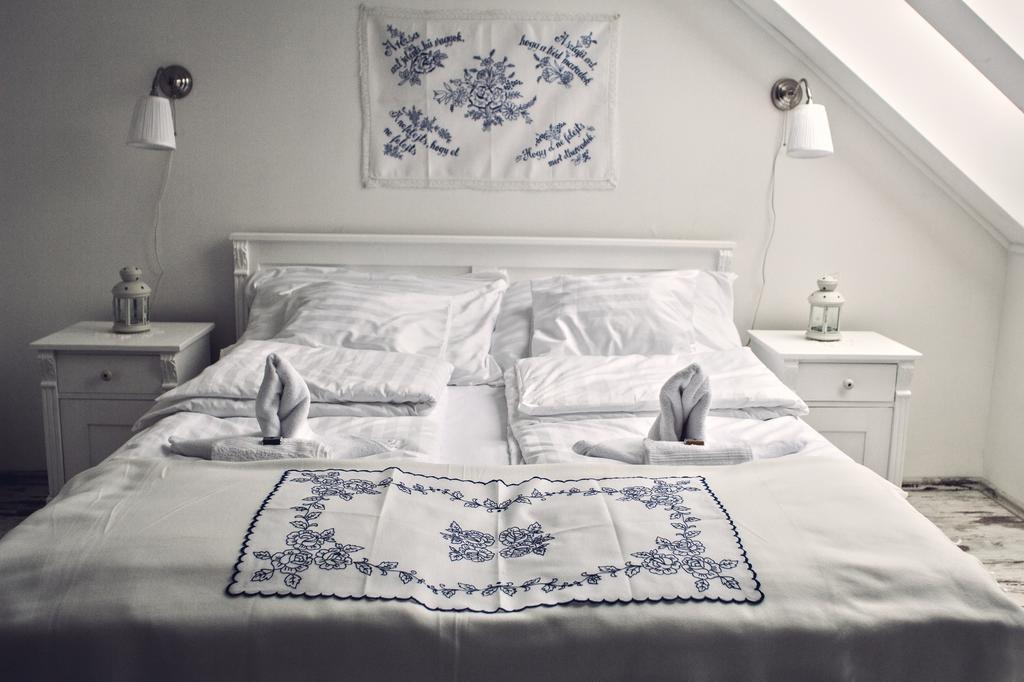 Hotel Deak Udvarhaz Kakucs Zimmer foto