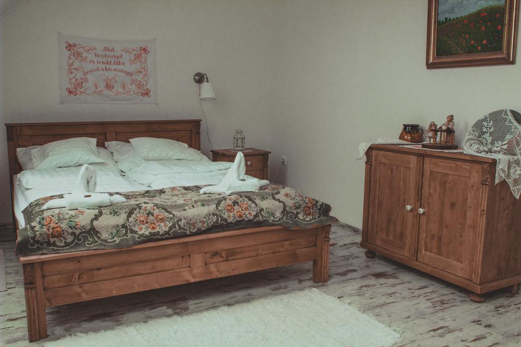 Hotel Deak Udvarhaz Kakucs Zimmer foto