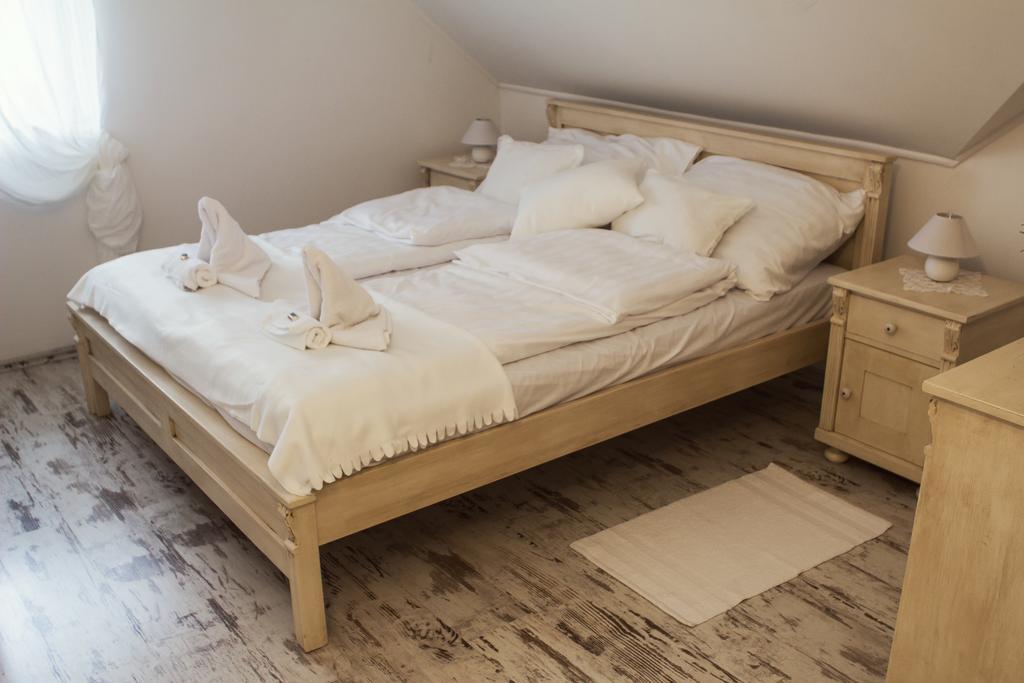 Hotel Deak Udvarhaz Kakucs Zimmer foto